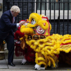 Boris Johnson celebra en el 10 de Downing Street la llegada del nuevo año chino.