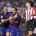 Luis Enrique celebra con Cocu el gol que a la postre supuso la victoria azulgrana en Bilbao