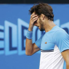 Feliciano López se lamenta tras fallar un punto ante el canadiense Milos Raonic, en octavos del Abierto de Australia, en Melbourne.