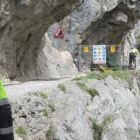 Hasta el momento solo se han colocado los paneles que informan del corte de la ruta por un desprendimiento.