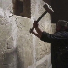 Captura de un vídeo de Estado Islámico que muestra cómo destruyen la ciudad de Nimrud.