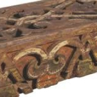 Detalle de una de las cinco vigas policromadas, presuntamente procedentes de la Mezquita de Córdoba