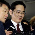 El heredero y vicepresidente de Samsung, Lee Jae-yong (en el centro).