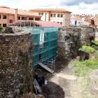 La muralla romana en la Era del Moro.