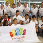Aláiz, junto a sus compañeros de selección, en Barajas.