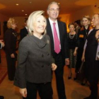 Amparo Varcarce, seguida del presidente de Empresa Familiar de Castilla y León, José Vega