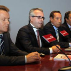 Antonio Díez, Carlos Díez de Baldeón y Juan Luis Burón, en el acto de ayer.