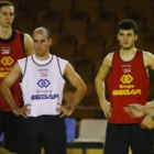 Álex González, Leiva, Bernabé y Calvo atienden las instrucciones de Javi de Grado en un entrenamient