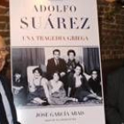 Santiago Carrillo y el escritor José García Abad