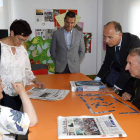 Ana Felisa Sánchez, Ángel Lozano y Antonio Ferrero, durante la visita ayer al centro residencial de Alfaem. MARCIANO PÉREZ
