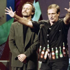 El malogrado actor Robin Williams (derecha) y el cómico Billy Crystal, en 1995, durante el 'show televisivo de la HBO 'Comic Relief VII'.