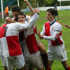 El equipo arlequinado celebra su primera victoria.
