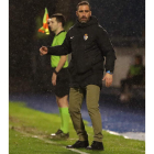 Jon Pérez Bolo acude a Fuenlabrada «con lo puesto» y deja en Ponferrada a Luisma Villa. L. DE LA MATA