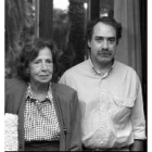 Rosario Conde y su hijo, Camilo José, en una imagen tomada en 1989