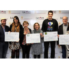 Los premiados, con sus patrocinadores y el edil de Fiestas. dl