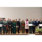 Foto de familia de todos los participantes y los distinguidos con las medallas al mérito de la Protección Civil. RUBÉN CACHO