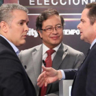 Los candidatos a la presidencia de Colombia: Gustavo Petro (centro), Iván Duque (izquierda)  y German Vargas Lleras (derecha), en un debate de televisión.