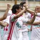 Los jugadores de la Cultural celebran el gol que sentenció el encuentro frente al Villaralbo, después de un remate del delantero Juan Carlos Ortiz al que no pudo llegar el cancerbero visitante Puras.