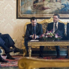 El presidente italiano, Sergio Mattarella (primero por la izquierda),  durante su encuentro con el líder de la Liga Norte, Matteo Salvini (segundo por la izquierda)  en el palacio Quirinale de Roma.