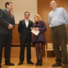 Cardo, Valderas, Ángeles González Espadas y Vicente Canuria, antes de la conferencia.