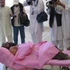 El cuerpo del talibán abatido fue mostrado en la casa del gobernador de Kandahar