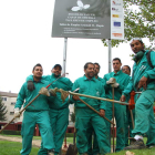 Luis Díaz, quinto por la derecha, con el grupo de formación en jardinería.