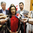 Margarita Robles arropó ayer a la candidatura socialista de León. RAMIRO