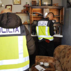 Registro en el domicilio del detenido en Astorga. DL