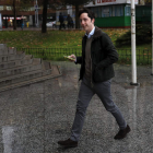 El ‘pequeño Nicolás’, ayer, a su llegada a los juzgados . CHEMA MOYA