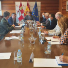 Suaréz-Quiñones, durante la reunión con el sector. JUNTA CYL