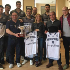 María Eugenia y Abel Iglesias junto a jugadores y directivos. DL