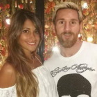 Leo Messi junto a Antonella Roccuzzo, su mujer, en el restaurante Bellavista.