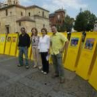 La concejala de Patrimonio, con algunos de los autores de esta iniciativa dentro del Año Jacobeo