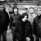 El leonés Arsel Randez junto a su banda Los Cuervos.