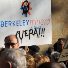 Imagen de una manifestación de los vecinos de Retortillo contra la mina de uranio. EFE