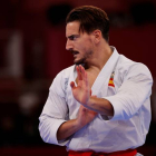 Damián Quintero de España se presenta durante las rondas clasificatorias de kata masculino de karate por los Juegos Olímpicos 2020, este viernes en el estadio Nippon Budokan en Tokio (Japón). EFE/Miguel Gutiérrez