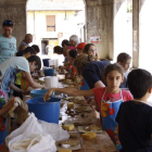 Los más pequeños disfrutaron con el taller de barro. CAMPOS