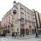 Exterior del Banco Santander en León.