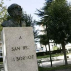 Busto dedicado a Claudio Sánchez Albornoz, que investigó muchos aspectos del Reino de León.