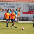 El equipo maragato rindió homenaje a sus ex jugadores.