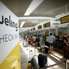 Mostradores de facturación de Vueling en el aeropuerto de El Prat.