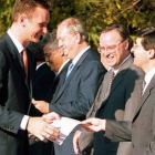 Urdangarin recibe un diploma de Esade, en junio del 2001.
