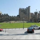 Imagen del Castillo de los Templarios tomada desde el acceso a la plaza del Mercado Viejo