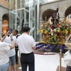 Cientos de personas visitaron ayer al Nazareno.