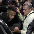 Llegada de Neymar a la comisaría de Río de Janeiro, el 6 de junio.
