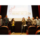 Varios realizadores leoneses, ayer, durante la exhibición de sus documentales en el Teatro San Francisco. JESÚS F. SALVADORES