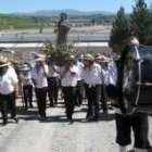 Los romeros portaron ayer al santo por la cuesta de Camponaraya