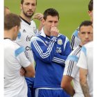 El jugador argentino Lionel Messi, ayer en un entrenamiento en el complejo deportivo Cidade do Galo, en Belo Horizonte (Brasil) junto a otros compañeos de selección.