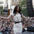 La plaza de Chueca celebra la fiesta del Orgullo Gay con Conchita Wurst de protagonista.
