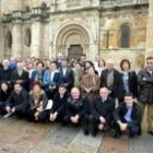 Una familia unida, a pesar de las distancias, se fotografiaron en San Isidoro